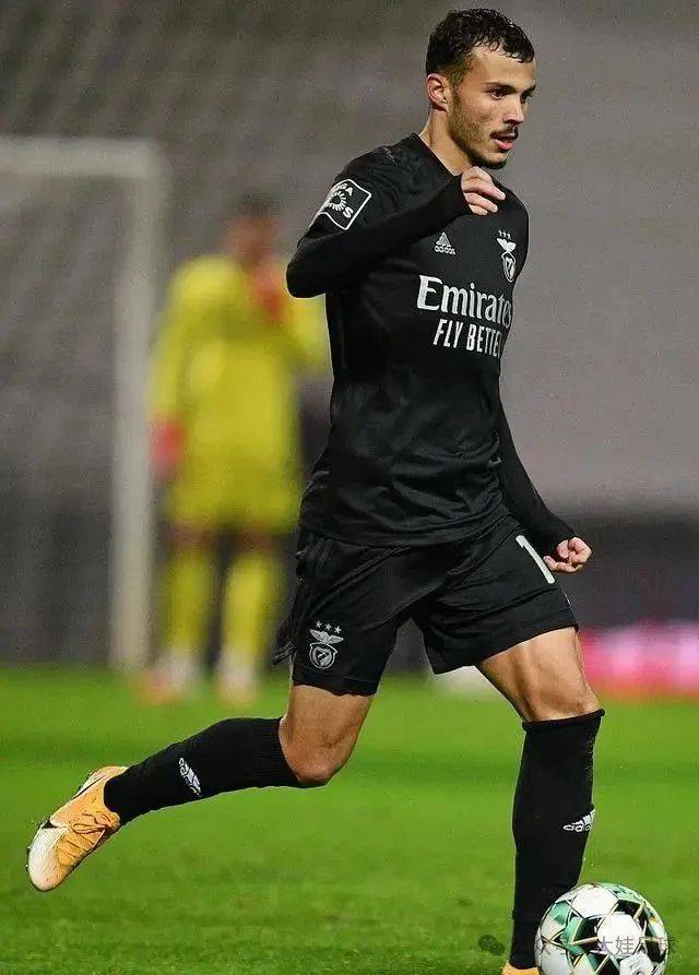 包含曼联替补席深度成优势,冲击世俱杯冠军的词条 包含曼联替补席深度成优势,冲击世俱杯冠军的词条