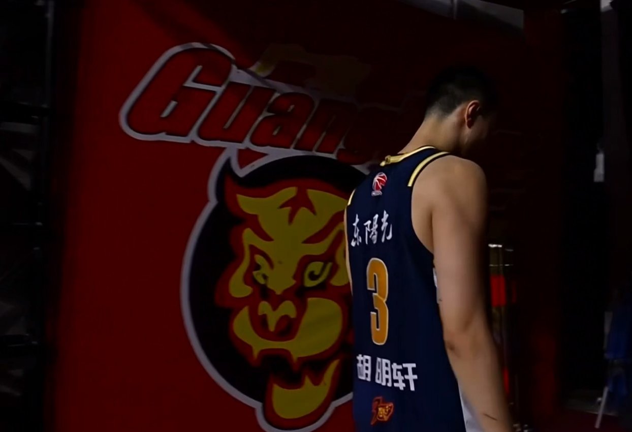 星空体育教练-在广东队赛场上演CBA季后赛，三杀，引发球迷泪目的简单介绍