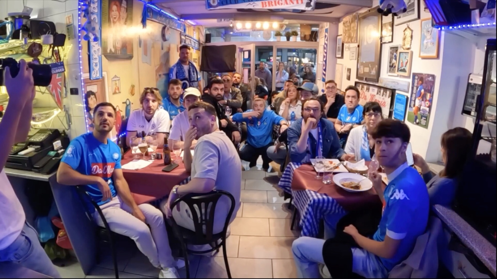 星空体育app-包含那不勒斯球员展示团队实力，集结决战的词条