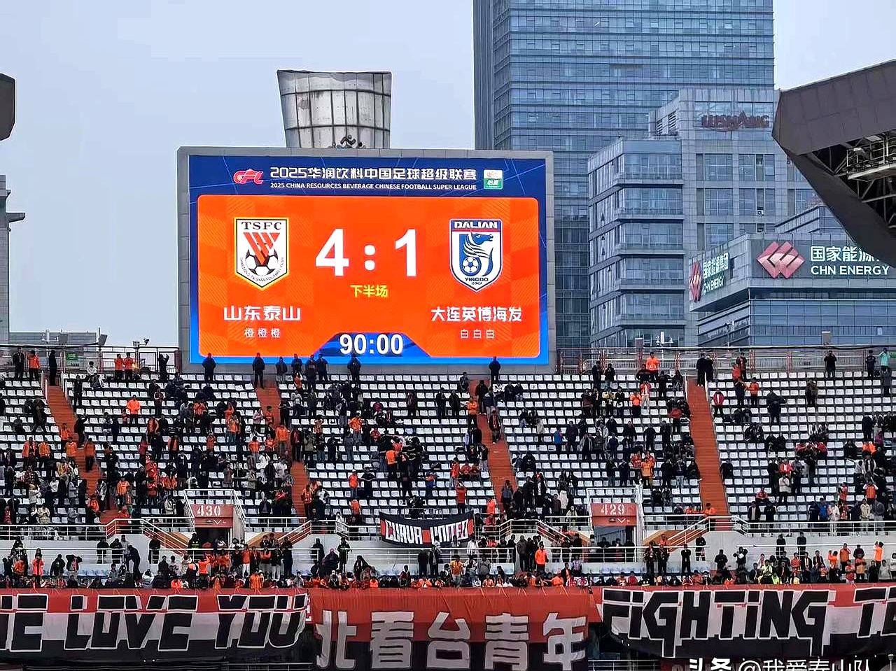 星空体育在线-持续进攻，球队攻入多球取胜