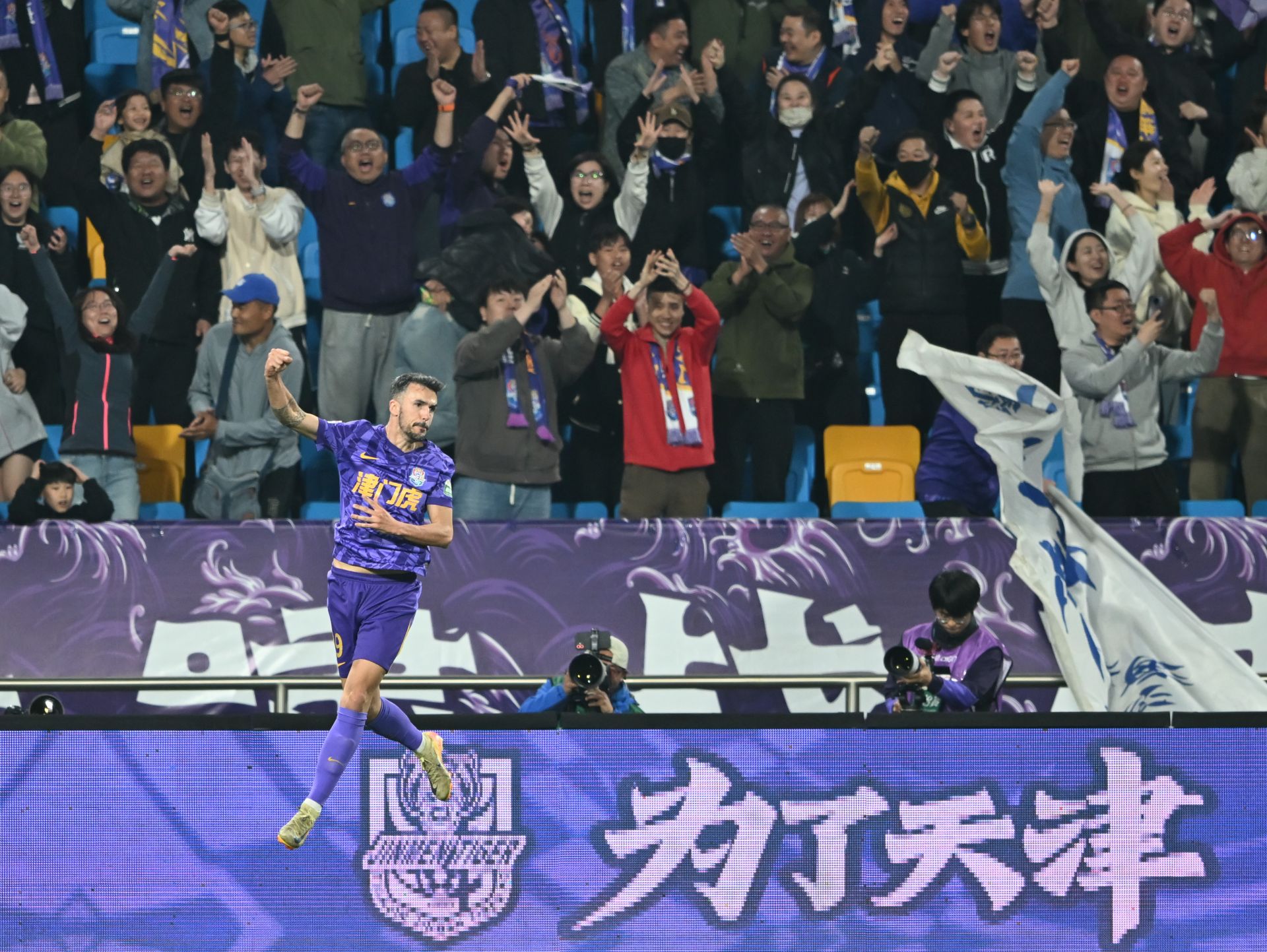 星空体育app-天津队客场击败对手，实现三连胜的简单介绍