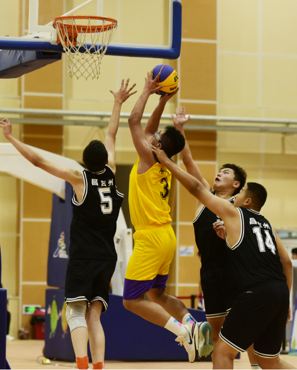 星空体育馆-激情的表现：一名年轻球员在比赛中表现抢眼