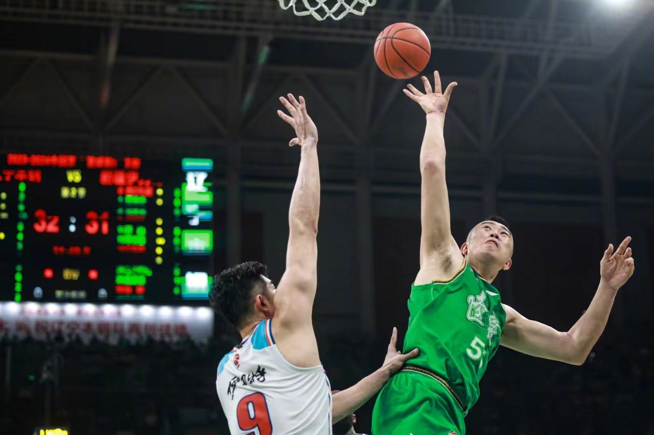 星空体育地址-新疆队迎来胜利，强势打破对手的反扑