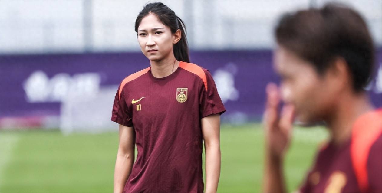 女足比赛中球员表现出色,获得赞誉的简单介绍 女足比赛中球员表现出色,获得赞誉的简单介绍