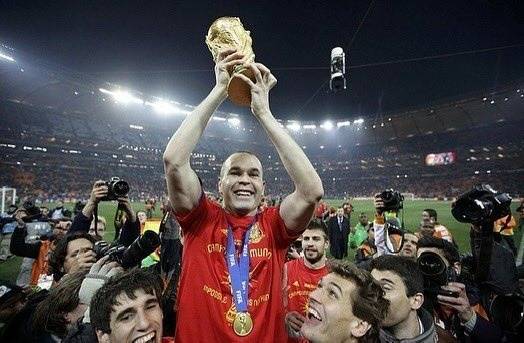 星空体育新闻-西班牙中场伊涅斯塔展现技术超群的简单介绍