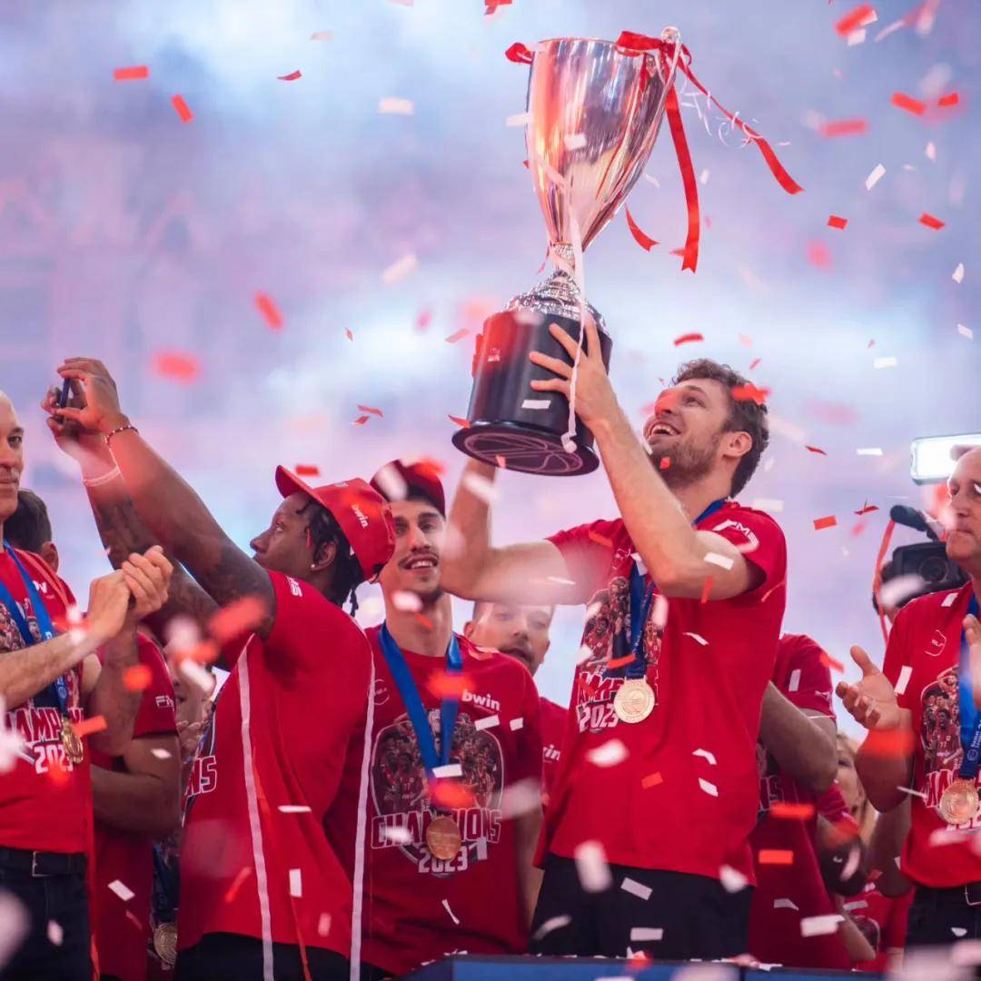 包含精彩比赛延续火花,球员表现惊艳引发掌声的词条 包含精彩比赛延续火花,球员表现惊艳引发掌声的词条