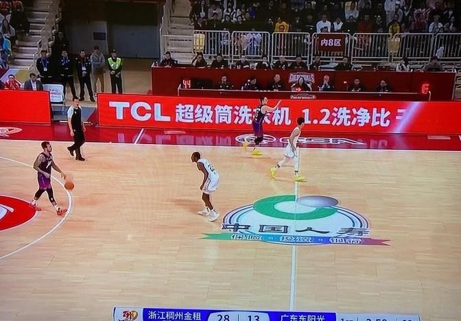 比赛中无球员冲突发生,秩序井然 比赛中无球员冲突发生,秩序井然