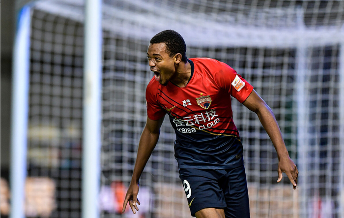 星空体育app下载地址-西亚球队表现不俗，斩获关键胜利