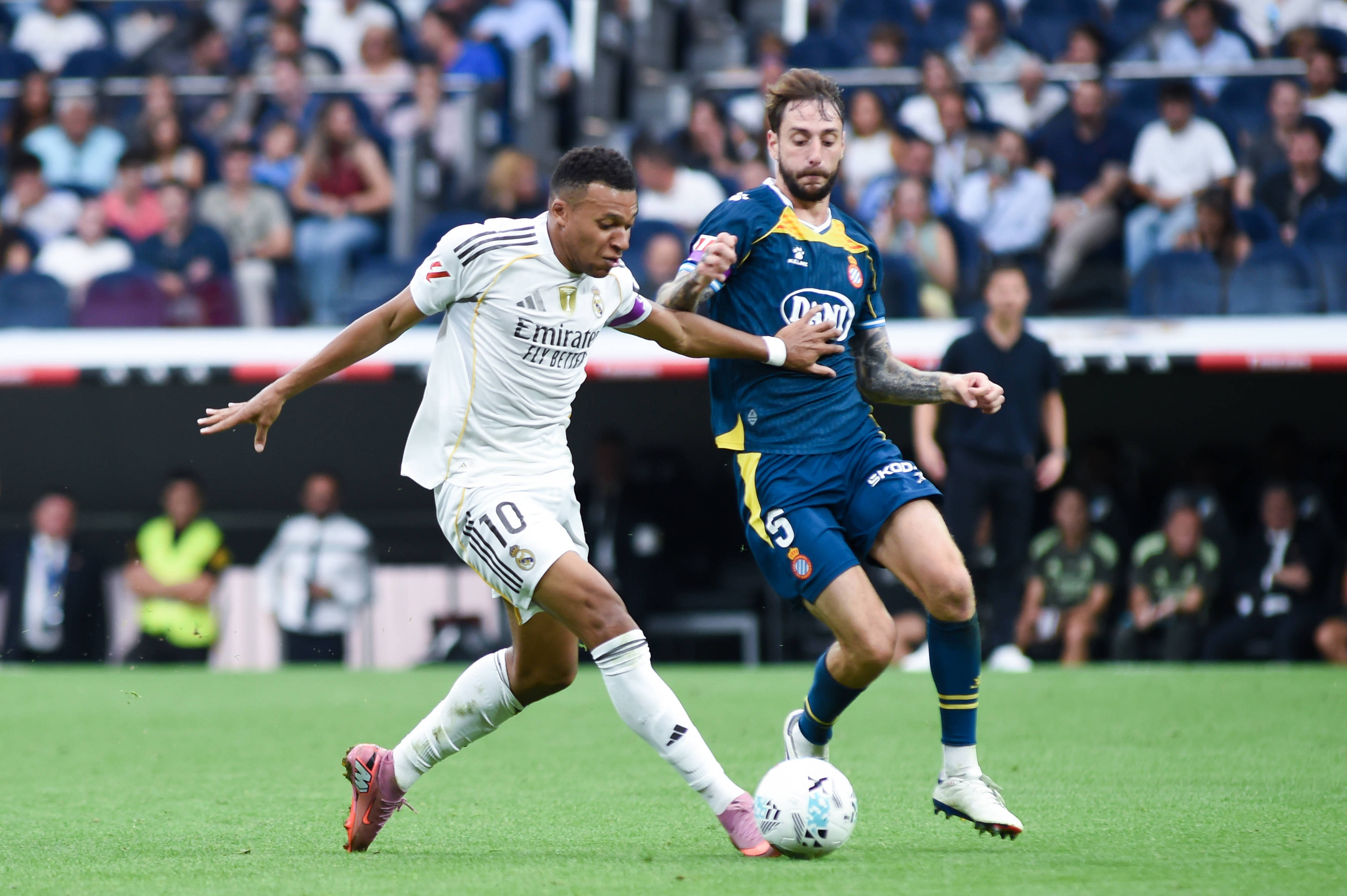 西班牙劲旅马德里竞技在西甲联赛中稳住榜首的简单介绍 西班牙劲旅马德里竞技在西甲联赛中稳住榜首的简单介绍