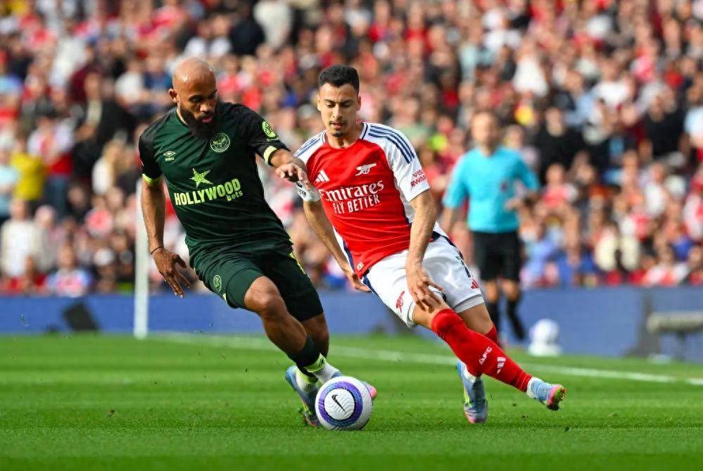 星空体育直播-欧冠联赛结果出炉，各大豪门争夺冠军很激烈