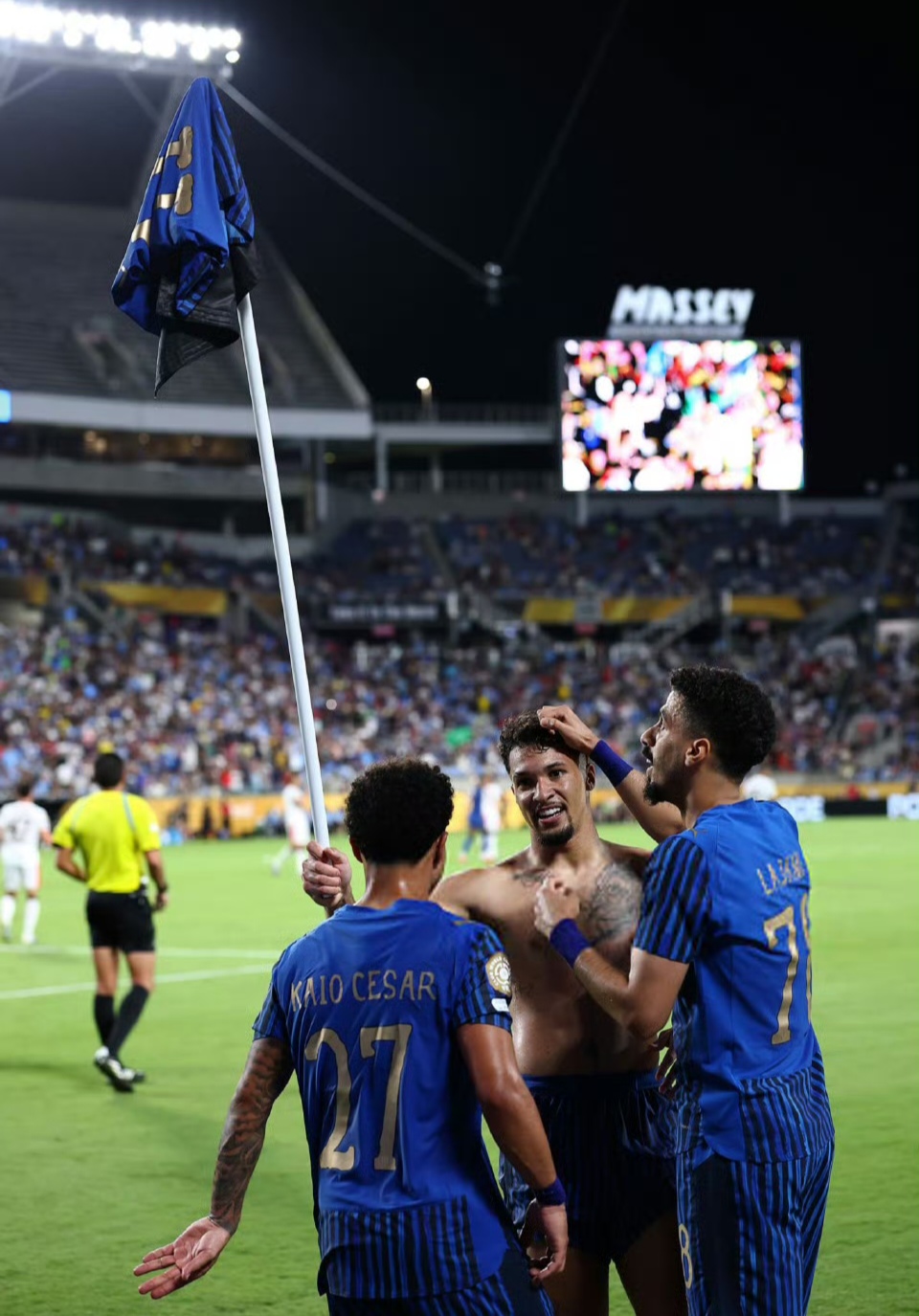 曼城客场大胜阿贾克斯,进军八强 曼城客场大胜阿贾克斯,进军八强